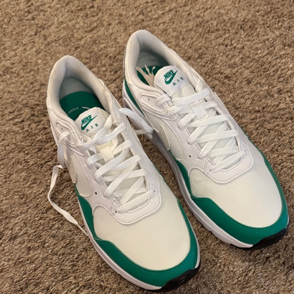 Nike White and Green Sneakers - Picture 2 of 4